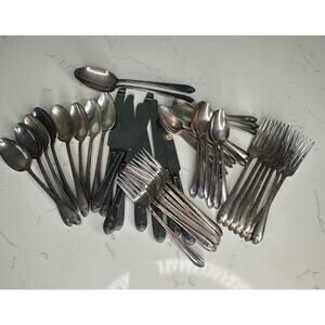 Rogers & Sons International Silver Flatware in Exquisite Pattern 1940s 43 pc